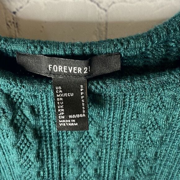 🌿 Forever 21 Green Cropped Tank - Size Small - Picture 2 of 4